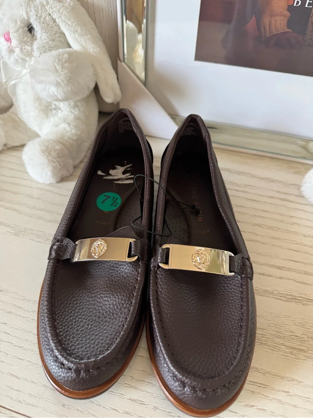 Anne Klein Classic Womens Faux Leather Loafers with Gold Accent - Brown Sz 7.5